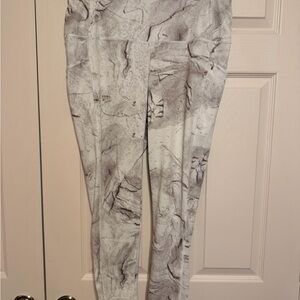 Chico's Zenergy Beige Leggings Chicos size 2. Large